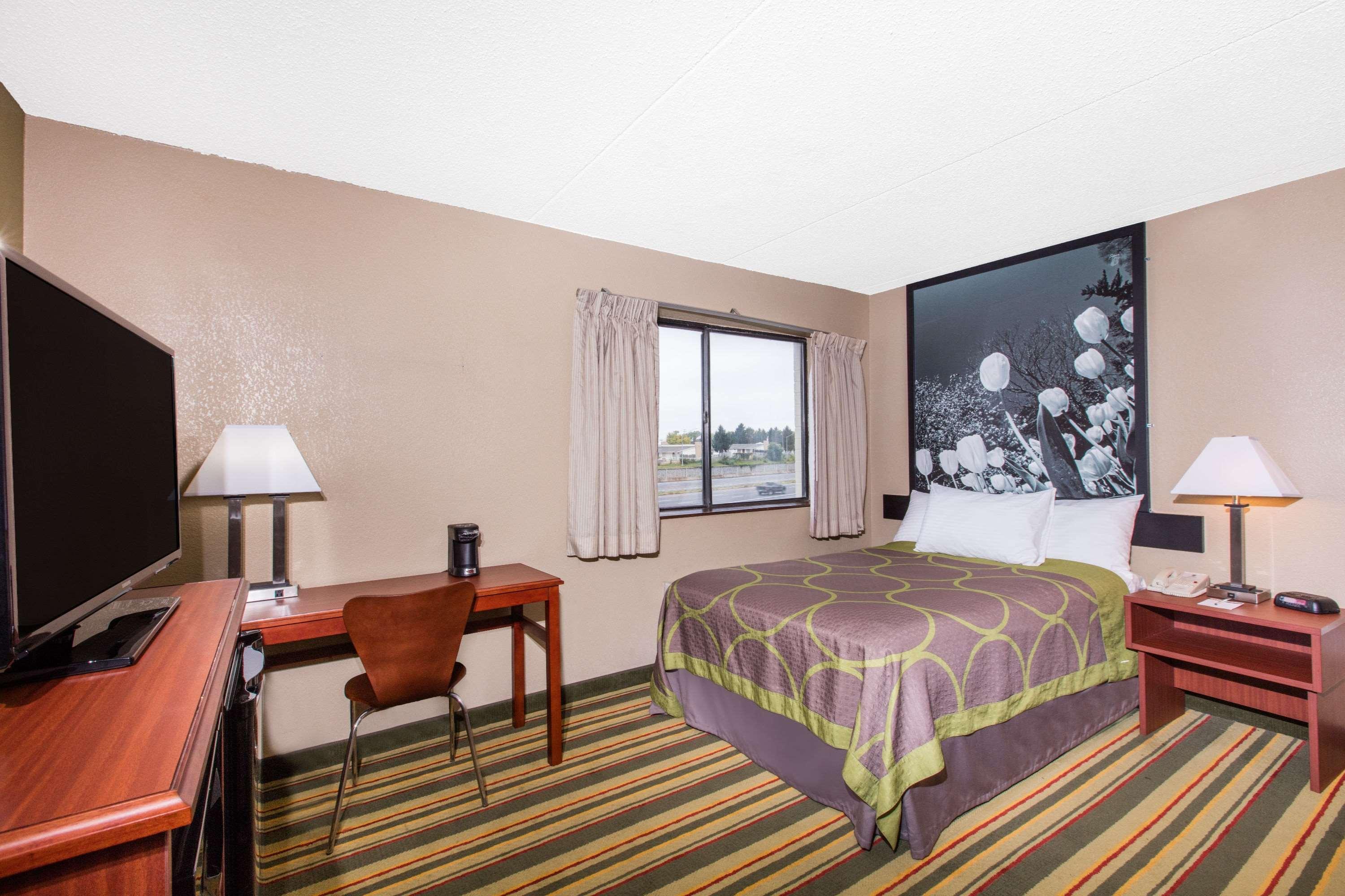 Super 8 By Wyndham Frederick Exterior foto
