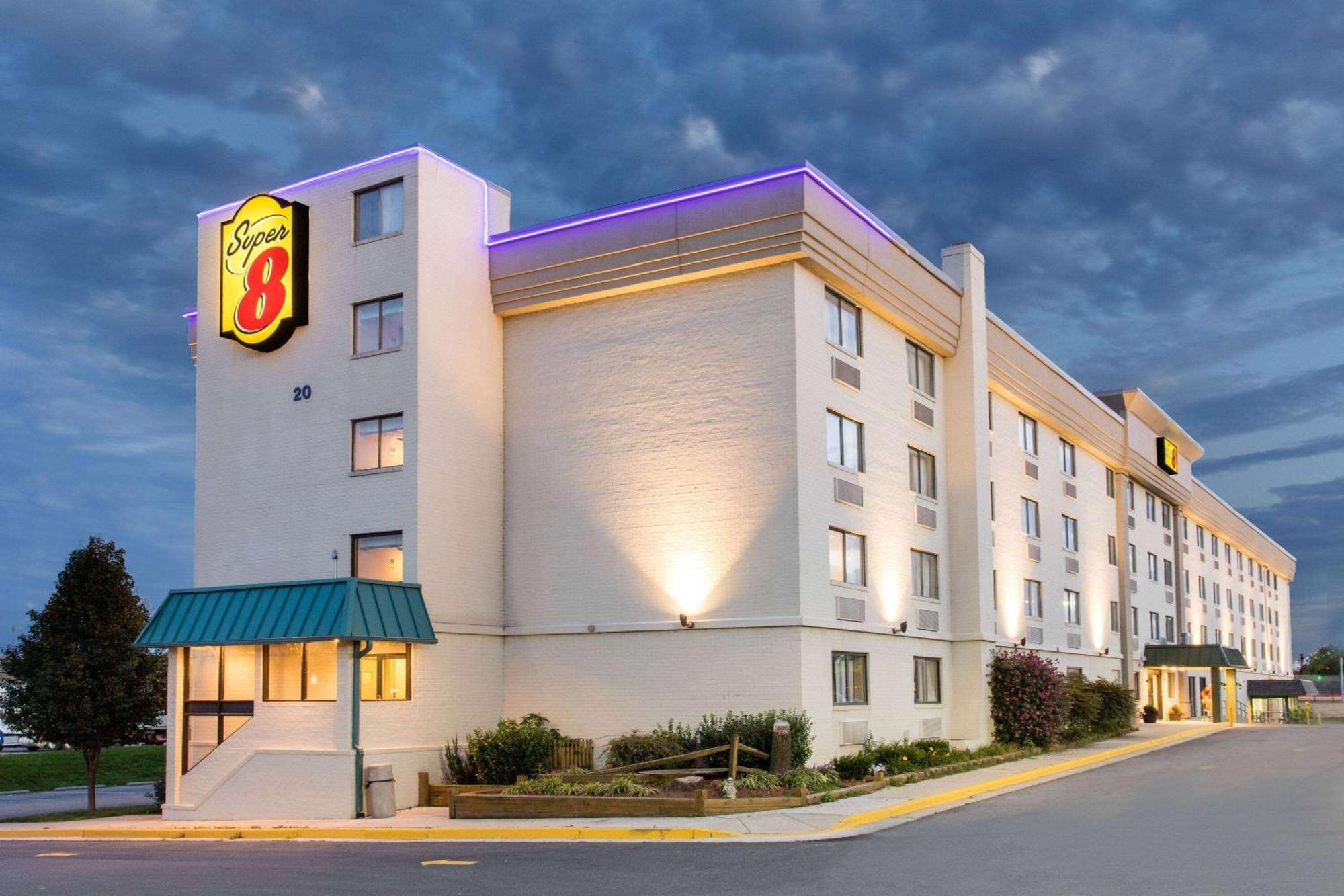 Super 8 By Wyndham Frederick Exterior foto