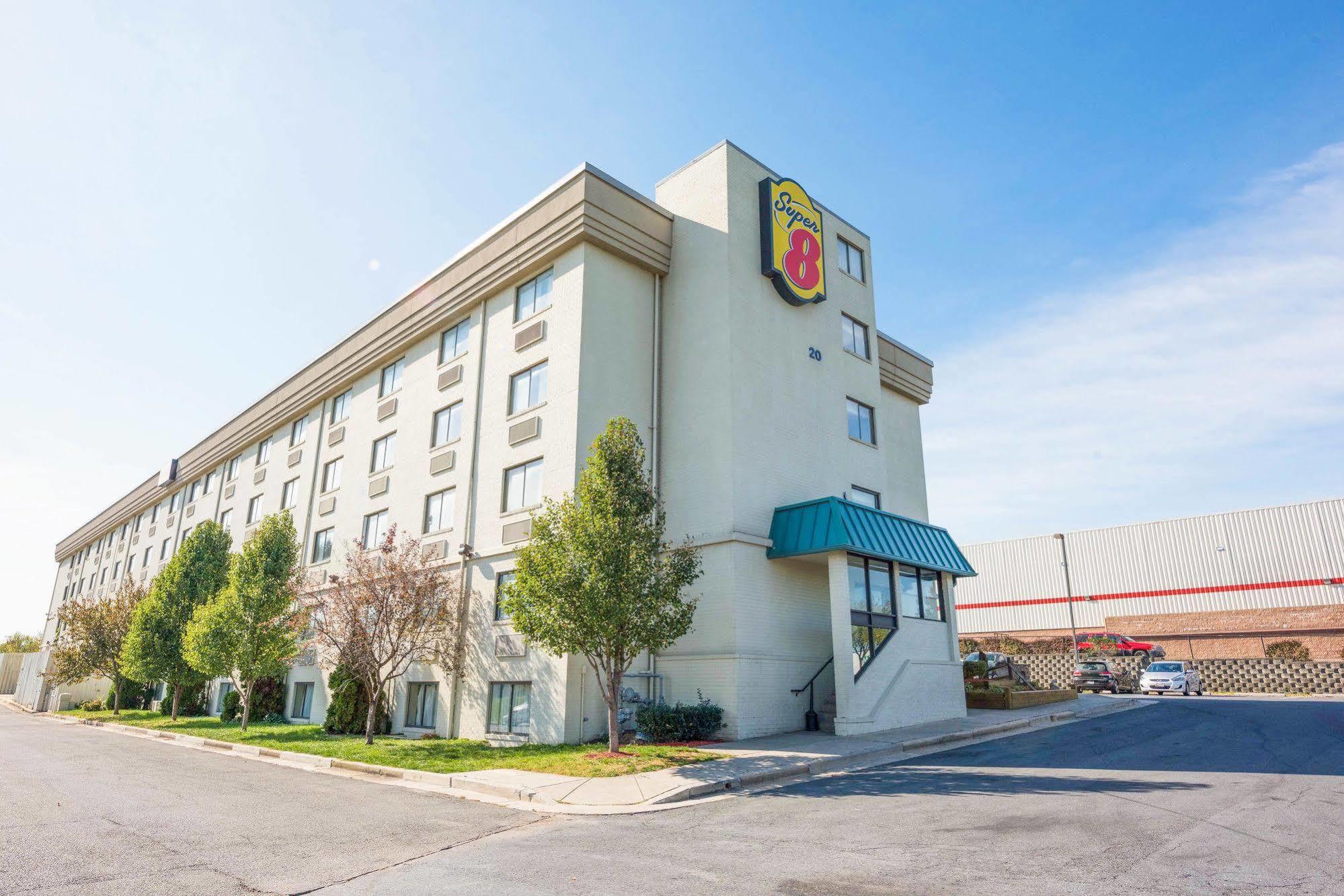 Super 8 By Wyndham Frederick Exterior foto