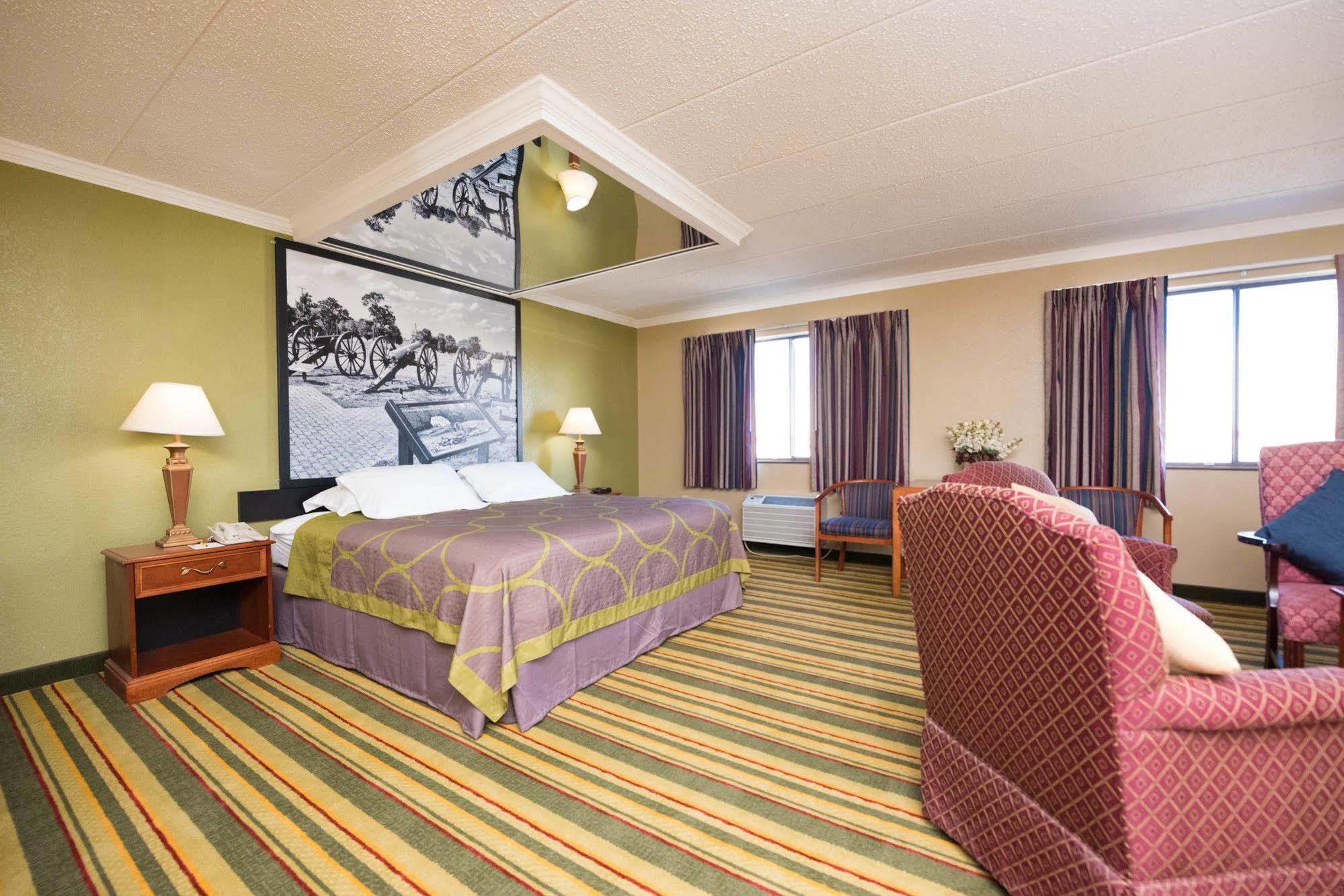 Super 8 By Wyndham Frederick Exterior foto